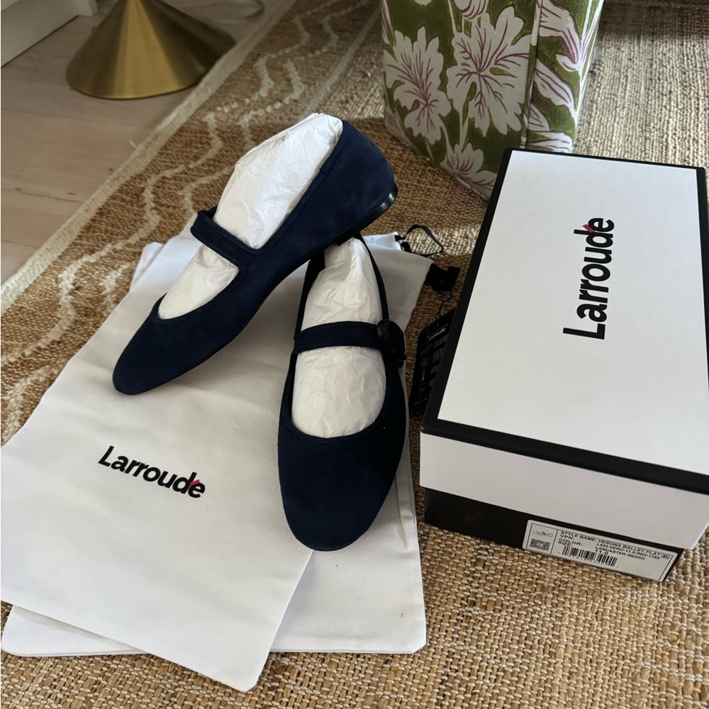 Larroudé Verona Ballet Flat in Navy Suede NIB